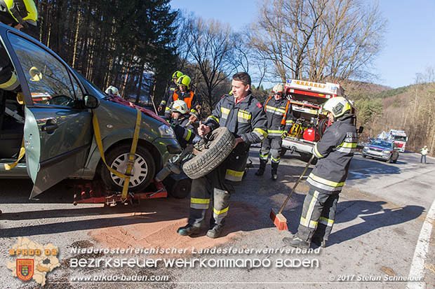 20170101 Verkehrsunfall auf der B210 im Helenental  Foto: © Stefan Schneider