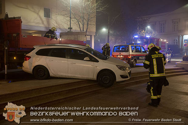 20170101 Fahrzeugbergung beim Casino Baden Haupteingang  Foto: Stefan Schneider FF Baden-Stadt
