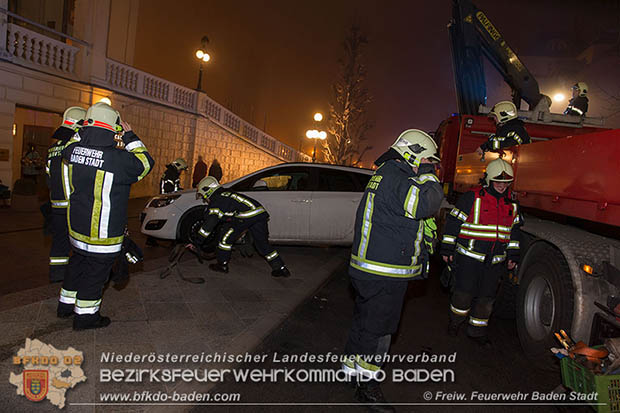 20170101 Fahrzeugbergung beim Casino Baden Haupteingang  Foto: Stefan Schneider FF Baden-Stadt