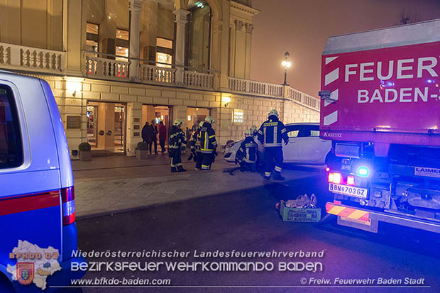 20170101 Fahrzeugbergung beim Casino Baden Haupteingang  Foto: Stefan Schneider FF Baden-Stadt