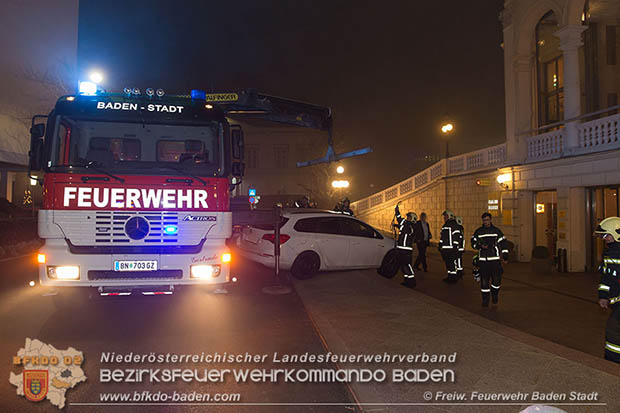 20170101 Fahrzeugbergung beim Casino Baden Haupteingang  Foto: Stefan Schneider FF Baden-Stadt