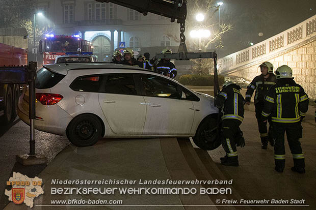 20170101 Fahrzeugbergung beim Casino Baden Haupteingang  Foto: Stefan Schneider FF Baden-Stadt