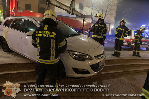 20170101 Fahrzeugbergung beim Casino Baden Haupteingang  Foto: Stefan Schneider FF Baden-Stadt