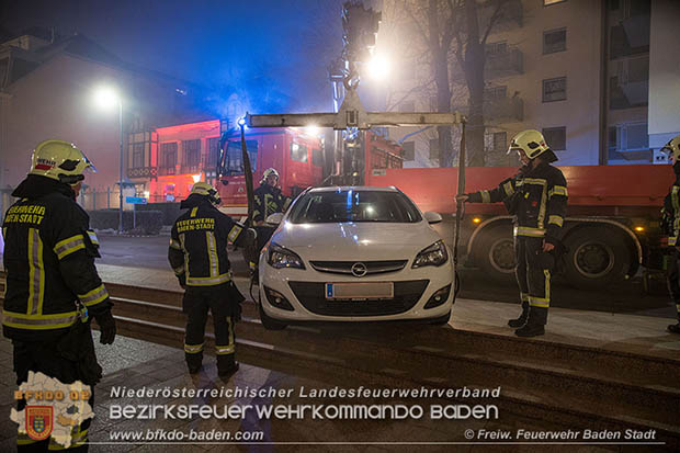 20170101 Fahrzeugbergung beim Casino Baden Haupteingang  Foto: Stefan Schneider FF Baden-Stadt