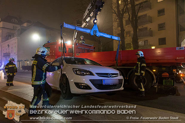 20170101 Fahrzeugbergung beim Casino Baden Haupteingang  Foto: Stefan Schneider FF Baden-Stadt