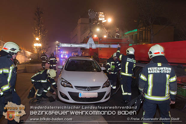 20170101 Fahrzeugbergung beim Casino Baden Haupteingang  Foto: Stefan Schneider FF Baden-Stadt