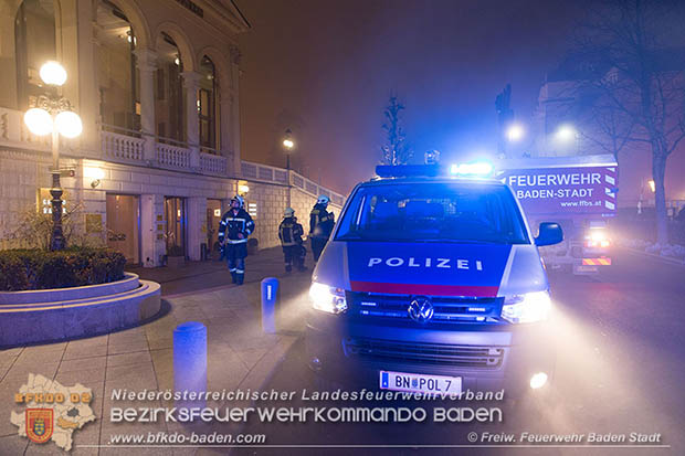20170101 Fahrzeugbergung beim Casino Baden Haupteingang  Foto: Stefan Schneider FF Baden-Stadt