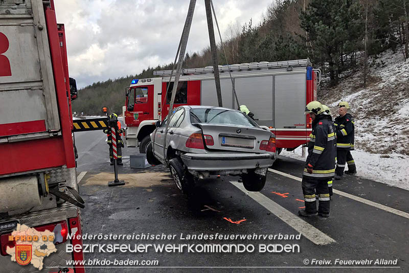 20170105 Verkehrsunfall A21 zwischen Mayerling und Heiligenkreuz RFb Wien Foto: © Freiwillige Feuerwehr Alland 20170105 Verkehrsunfall A21 zwischen Mayerling und Heiligenkreuz RFb Wien Foto: © Freiwillige Feuerwehr Alland