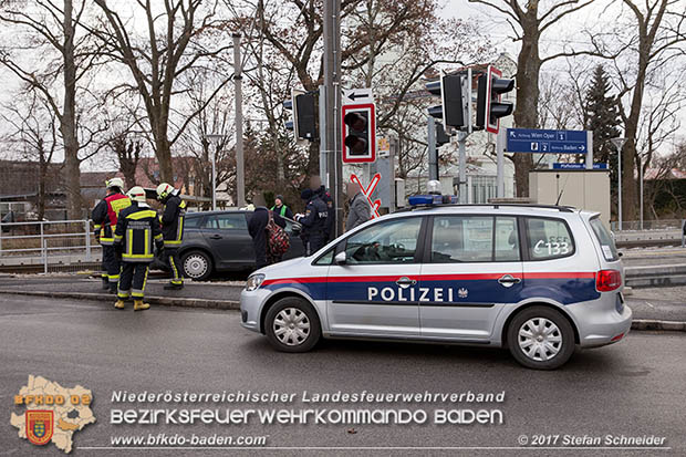 20170105 Verkehrsunfall in Pfaffstätten Haltestelle WLB   Foto: © Stefan Schneider
