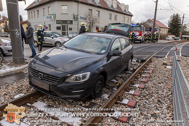 20170105 Verkehrsunfall in Pfaffstaetten Haltestelle WLB   Foto: © Stefan Schneider