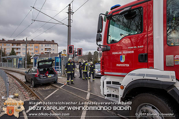 20170105 Verkehrsunfall in Pfaffstaetten Haltestelle WLB   Foto: © Stefan Schneider