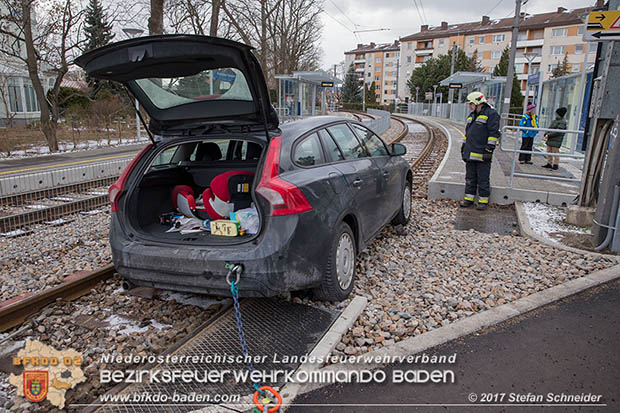20170105 Verkehrsunfall in Pfaffstaetten Haltestelle WLB   Foto: © Stefan Schneider