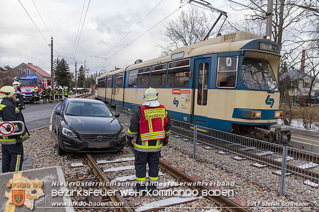 20170105 Verkehrsunfall in Pfaffstaetten Haltestelle WLB   Foto: © Stefan Schneider