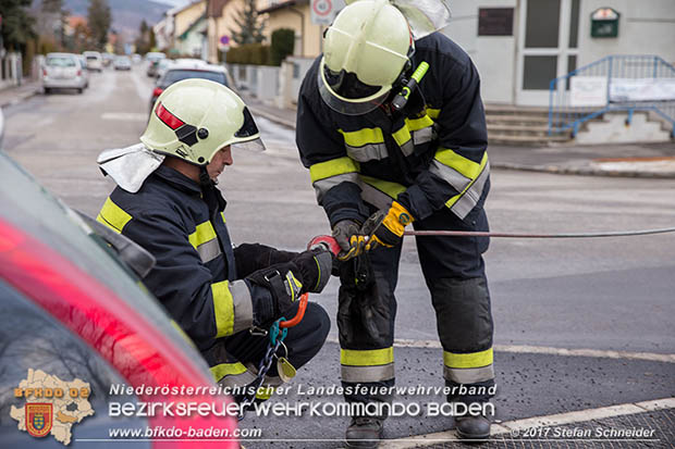 20170105 Verkehrsunfall in Pfaffstaetten Haltestelle WLB   Foto: © Stefan Schneider