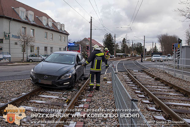 20170105 Verkehrsunfall in Pfaffstaetten Haltestelle WLB   Foto: © Stefan Schneider