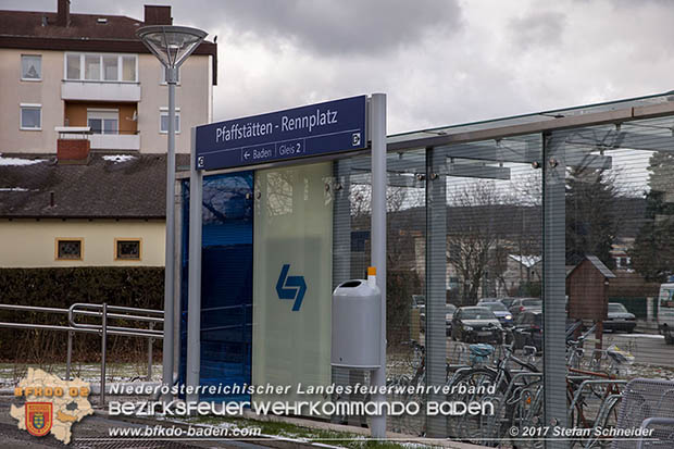 20170105 Verkehrsunfall in Pfaffstaetten Haltestelle WLB   Foto: © Stefan Schneider