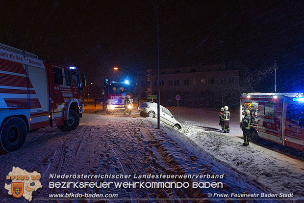 20170108 Verkehrsunfall Pfaffstättnerstr. in Baden Foto: © FF Baden-Stadt/Roman Van de Castell 20170108 Verkehrsunfall Pfaffstättnerstr. in Baden Foto: © FF Baden-Stadt/Roman Van de Castell