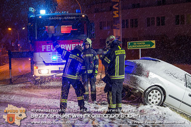 20170108 Verkehrsunfall Pfaffstättnerstr. in Baden Foto: © FF Baden-Stadt/Roman Van de Castell 20170108 Verkehrsunfall Pfaffstättnerstr. in Baden Foto: © FF Baden-Stadt/Roman Van de Castell