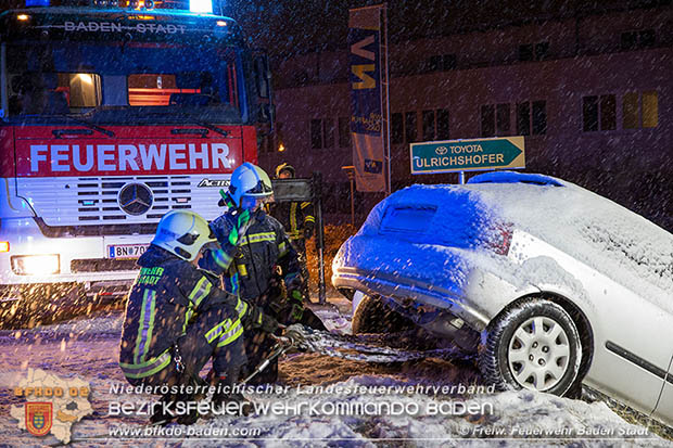 20170108 Verkehrsunfall Pfaffstättnerstr. in Baden Foto: © FF Baden-Stadt/Roman Van de Castell 20170108 Verkehrsunfall Pfaffstättnerstr. in Baden Foto: © FF Baden-Stadt/Roman Van de Castell