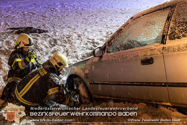 20170108 Verkehrsunfall Pfaffstättnerstr. in Baden Foto: © FF Baden-Stadt/Roman Van de Castell 20170108 Verkehrsunfall Pfaffstättnerstr. in Baden Foto: © FF Baden-Stadt/Roman Van de Castell