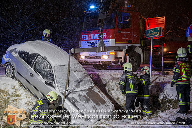 20170108 Verkehrsunfall Pfaffstättnerstr. in Baden Foto: © FF Baden-Stadt/Roman Van de Castell 20170108 Verkehrsunfall Pfaffstättnerstr. in Baden Foto: © FF Baden-Stadt/Roman Van de Castell