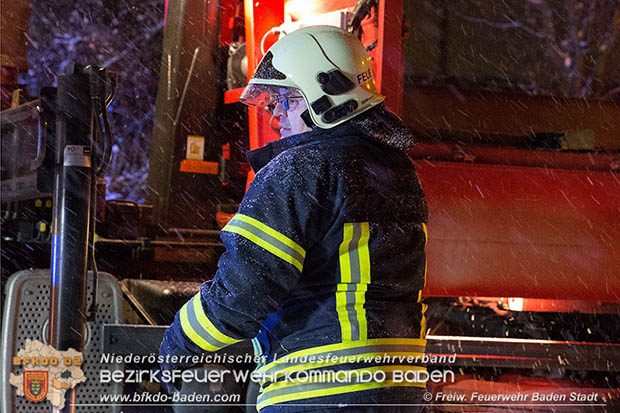20170108 Verkehrsunfall Pfaffstättnerstr. in Baden Foto: © FF Baden-Stadt/Roman Van de Castell 20170108 Verkehrsunfall Pfaffstättnerstr. in Baden Foto: © FF Baden-Stadt/Roman Van de Castell