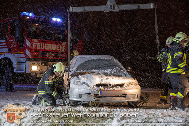 20170108 Verkehrsunfall Pfaffstättnerstr. in Baden Foto: © FF Baden-Stadt/Roman Van de Castell 20170108 Verkehrsunfall Pfaffstättnerstr. in Baden Foto: © FF Baden-Stadt/Roman Van de Castell