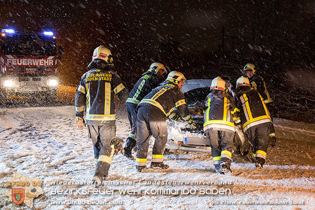 20170108 Verkehrsunfall Pfaffstättnerstr. in Baden Foto: © FF Baden-Stadt/Roman Van de Castell 20170108 Verkehrsunfall Pfaffstättnerstr. in Baden Foto: © FF Baden-Stadt/Roman Van de Castell