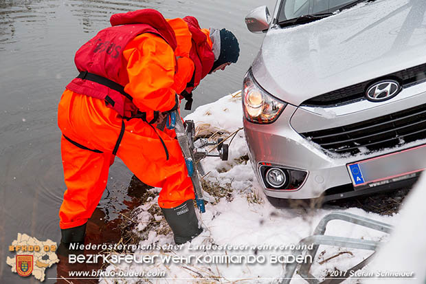 20170108 Fahrzeugbergung in Tribuswinkel neben Wr.Neustädter Kanal Foto: © Stefan Schneider 20170108 Fahrzeugbergung in Tribuswinkel neben Wr.Neustädter Kanal Foto: © Stefan Schneider