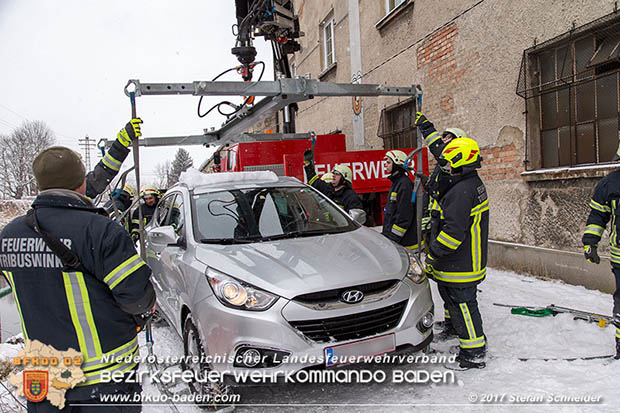 20170108 Fahrzeugbergung in Tribuswinkel neben Wr.Neustädter Kanal Foto: © Stefan Schneider 20170108 Fahrzeugbergung in Tribuswinkel neben Wr.Neustädter Kanal Foto: © Stefan Schneider