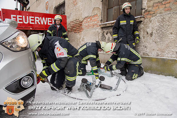 20170108 Fahrzeugbergung in Tribuswinkel neben Wr.Neustädter Kanal Foto: © Stefan Schneider 20170108 Fahrzeugbergung in Tribuswinkel neben Wr.Neustädter Kanal Foto: © Stefan Schneider
