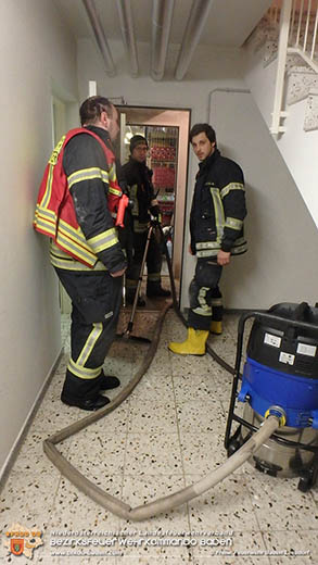 20170109 Wasserrohrbruch in Wohnhausanlage in Baden Ortsteil Leesdorf  Foto: © Freiwillige Feuerwehr Baden-Leesdorf