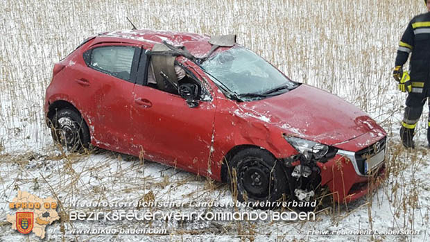20170109 Fahrzeugüberschlag auf der L4040 Richtung Sollenau  Foto: © Werner Heiden