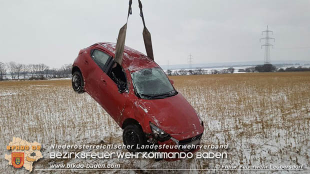 20170109 Fahrzeugüberschlag auf der L4040 Richtung Sollenau  Foto: © Werner Heiden