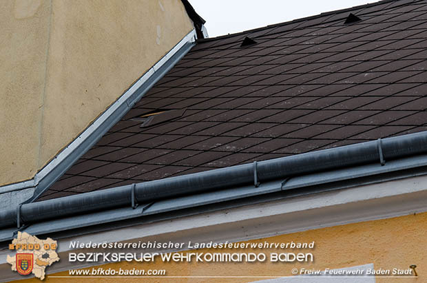 20170113 Strumschaden bei Gasthaus in Baden Foto: © Freiwillige Feuerwehr Baden-Stadt www.ffbs.at 20170113 Strumschaden bei Gasthaus in Baden Foto: © Freiwillige Feuerwehr Baden-Stadt www.ffbs.at