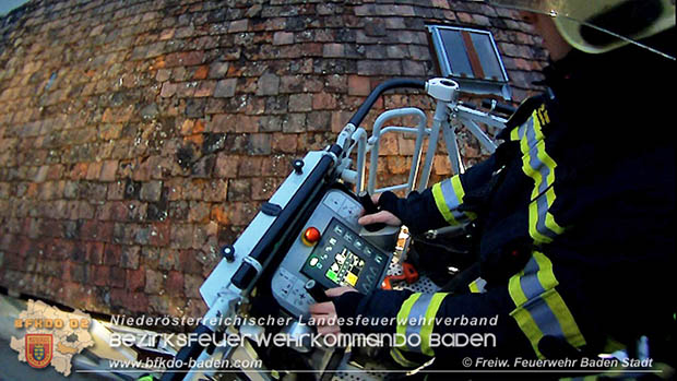 20170113 Strumschaden bei Gasthaus in Baden  Foto: © Freiwillige Feuerwehr Baden-Stadt  www.ffbs.at