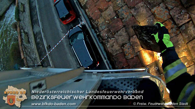 20170113 Strumschaden bei Gasthaus in Baden  Foto: © Freiwillige Feuerwehr Baden-Stadt  www.ffbs.at