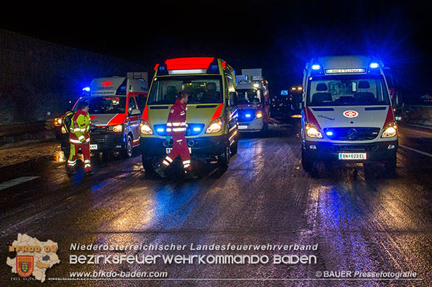 20170115 Massenunfall auf der A2 RFb Süden bei Baden Foto: © Manfred BAUER Pressefotografie 20170115 Massenunfall auf der A2 RFb Süden bei Baden Foto: © Manfred BAUER Pressefotografie