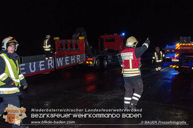 20170115 Massenunfall auf der A2 RFb Süden bei Baden Foto: © Manfred BAUER Pressefotografie 20170115 Massenunfall auf der A2 RFb Süden bei Baden Foto: © Manfred BAUER Pressefotografie