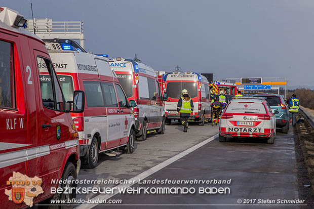 20170115 Schwerer Verkehrsunfall mit eingeklemmter Person A2 Süd-Autobahn bei Guntramsdorf Foto: © Stefan Schneider 20170115 Schwerer Verkehrsunfall mit eingeklemmter Person A2 Süd-Autobahn bei Guntramsdorf Foto: © Stefan Schneider