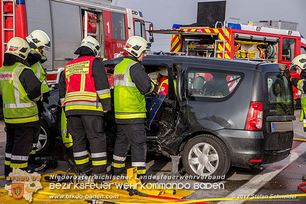 20170115 Schwerer Verkehrsunfall mit eingeklemmter Person A2 Süd-Autobahn bei Guntramsdorf Foto: © Stefan Schneider 20170115 Schwerer Verkehrsunfall mit eingeklemmter Person A2 Süd-Autobahn bei Guntramsdorf Foto: © Stefan Schneider