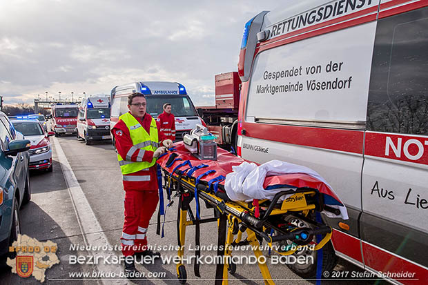 20170115 Schwerer Verkehrsunfall mit eingeklemmter Person A2 Süd-Autobahn bei Guntramsdorf Foto: © Stefan Schneider 20170115 Schwerer Verkehrsunfall mit eingeklemmter Person A2 Süd-Autobahn bei Guntramsdorf Foto: © Stefan Schneider