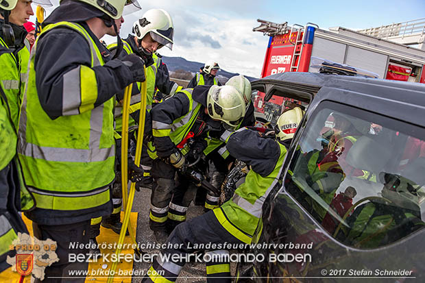 20170115 Schwerer Verkehrsunfall mit eingeklemmter Person A2 Süd-Autobahn bei Guntramsdorf Foto: © Stefan Schneider 20170115 Schwerer Verkehrsunfall mit eingeklemmter Person A2 Süd-Autobahn bei Guntramsdorf Foto: © Stefan Schneider