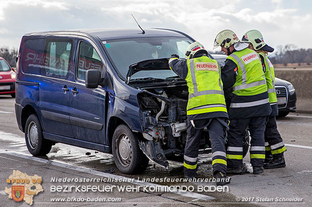 20170115 Schwerer Verkehrsunfall mit eingeklemmter Person A2 Süd-Autobahn bei Guntramsdorf Foto: © Stefan Schneider 20170115 Schwerer Verkehrsunfall mit eingeklemmter Person A2 Süd-Autobahn bei Guntramsdorf Foto: © Stefan Schneider