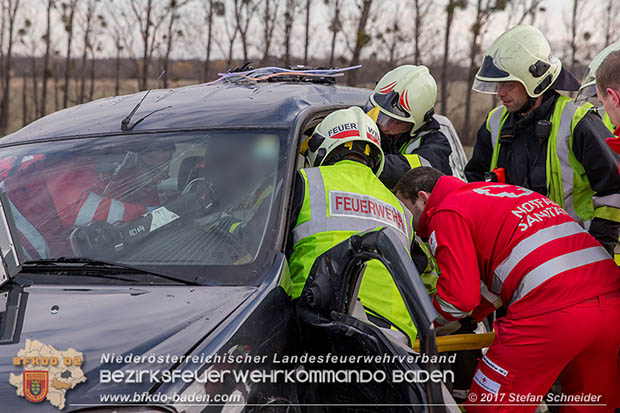 20170115 Schwerer Verkehrsunfall mit eingeklemmter Person A2 Süd-Autobahn bei Guntramsdorf Foto: © Stefan Schneider 20170115 Schwerer Verkehrsunfall mit eingeklemmter Person A2 Süd-Autobahn bei Guntramsdorf Foto: © Stefan Schneider