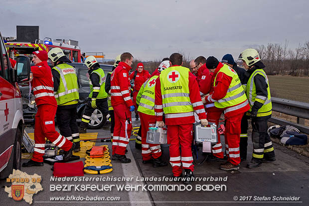 20170115 Schwerer Verkehrsunfall mit eingeklemmter Person A2 Süd-Autobahn bei Guntramsdorf Foto: © Stefan Schneider 20170115 Schwerer Verkehrsunfall mit eingeklemmter Person A2 Süd-Autobahn bei Guntramsdorf Foto: © Stefan Schneider