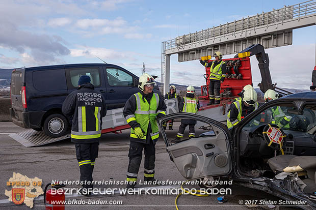 20170115 Schwerer Verkehrsunfall mit eingeklemmter Person A2 Süd-Autobahn bei Guntramsdorf Foto: © Stefan Schneider 20170115 Schwerer Verkehrsunfall mit eingeklemmter Person A2 Süd-Autobahn bei Guntramsdorf Foto: © Stefan Schneider