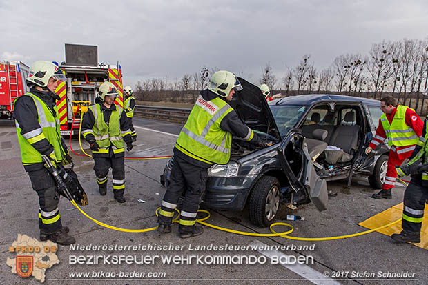 20170115 Schwerer Verkehrsunfall mit eingeklemmter Person A2 Süd-Autobahn bei Guntramsdorf Foto: © Stefan Schneider 20170115 Schwerer Verkehrsunfall mit eingeklemmter Person A2 Süd-Autobahn bei Guntramsdorf Foto: © Stefan Schneider