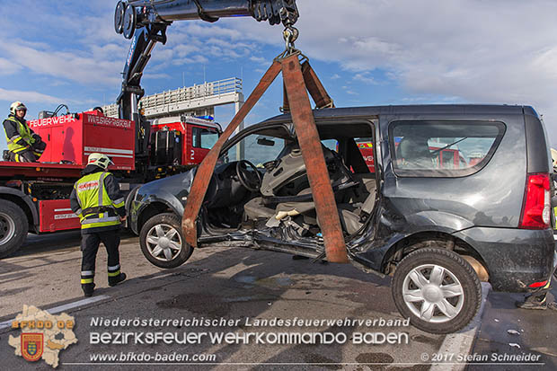 20170115 Schwerer Verkehrsunfall mit eingeklemmter Person A2 Süd-Autobahn bei Guntramsdorf Foto: © Stefan Schneider 20170115 Schwerer Verkehrsunfall mit eingeklemmter Person A2 Süd-Autobahn bei Guntramsdorf Foto: © Stefan Schneider