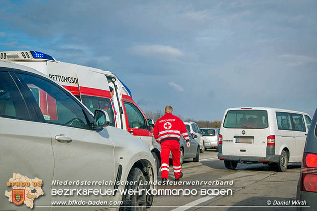 20170115 Schwerer Verkehrsunfall mit eingeklemmter Person A2 Süd-Autobahn bei Guntramsdorf Foto: © Daniel Wirth 20170115 Schwerer Verkehrsunfall mit eingeklemmter Person A2 Süd-Autobahn bei Guntramsdorf Foto: © Daniel Wirth